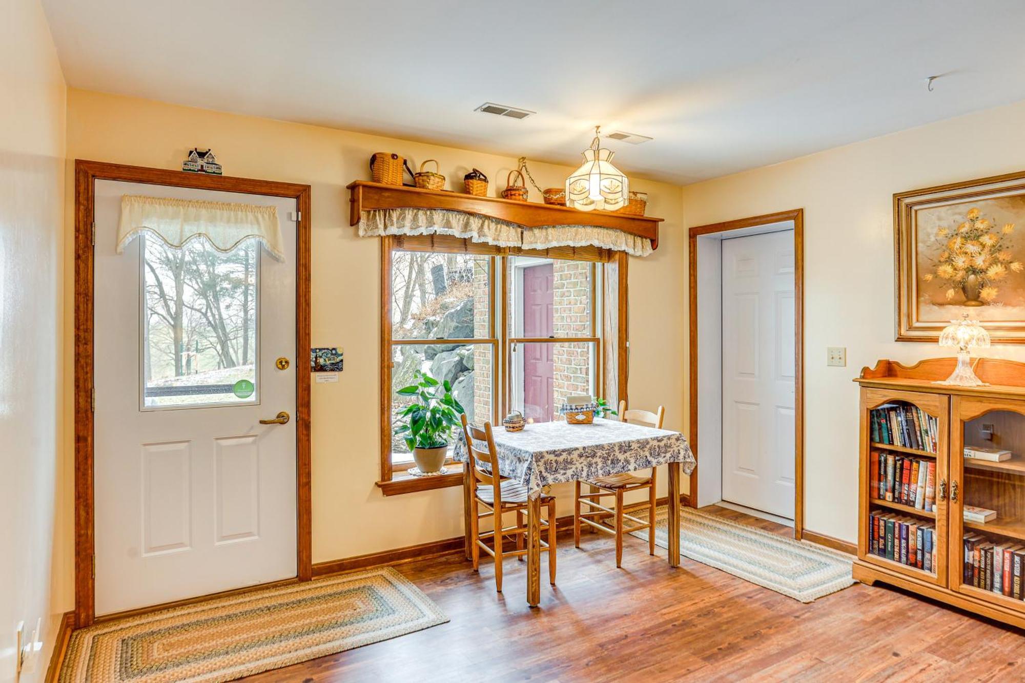 Charming Apartment With Yard And Beautiful Gardens! Manheim Bagian luar foto